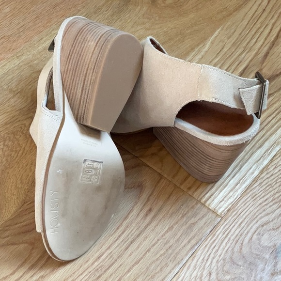 NWOB Howsty Genuine Suede Nude Peep Toe Like-Wedges. Never Been Worn! Size 38 - Picture 6 of 9